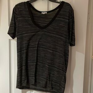 Splendid black/white v neck tshirt in size XS